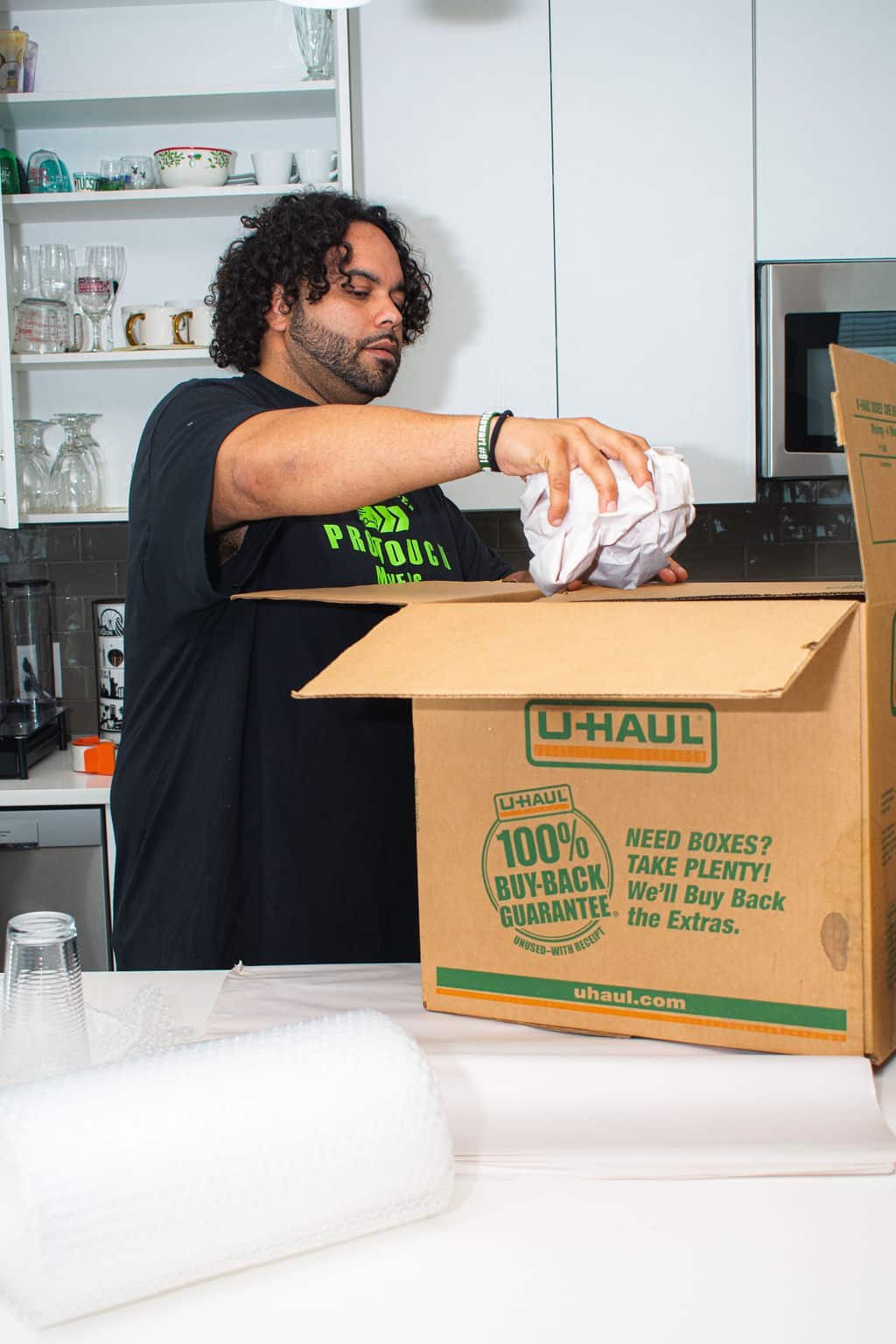 professional from pro touch movers working with a customer, ensuring an amazing moving experience